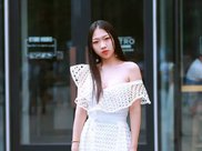 时髦的80后嫂子，早就不穿恨天高，就这样的单鞋，养脚又迷人