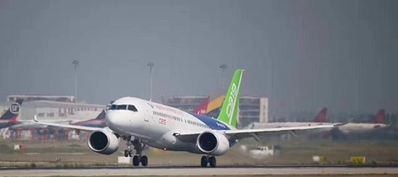 飞机加速起飞全过程 t0125636ba4944248a0.jpg?size=560x351