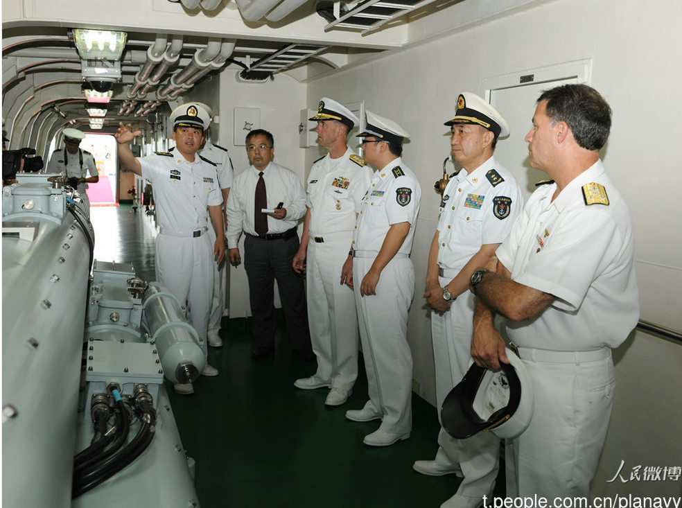 美海军作战部长访辽宁舰,潜艇学院及北海舰队