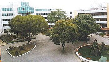 学校简介 南宁二中在南宁市内有两个校区:新民校区(校本部)和凤岭