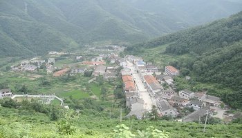 乡镇概况 在鄂西北崇山密林深处,谷城县赵湾乡犹如一颗熠熠生辉的绿