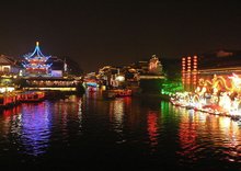 夜泊秦淮近酒家