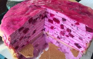 火龙果千层蛋糕1个,免费包装,细腻口感,舌