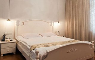 大床房入住1晚,可连续入住,素昧平生客人居【