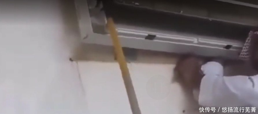 男子发现空调不制冷,还发出奇怪响声,好奇拆开