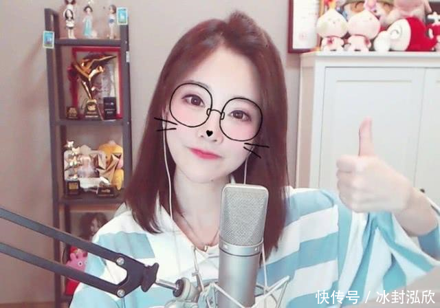 冯提莫微博发礼品,粉丝抢破头时,网友发现提莫