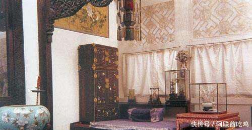 慈禧死后, 众人打扫卧室发现一密室, 打开后感慨