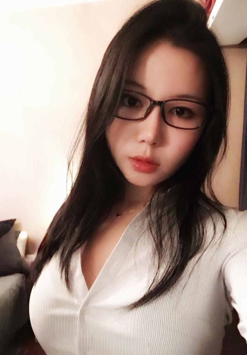 老总约美女_老总和美女喝酒(3)