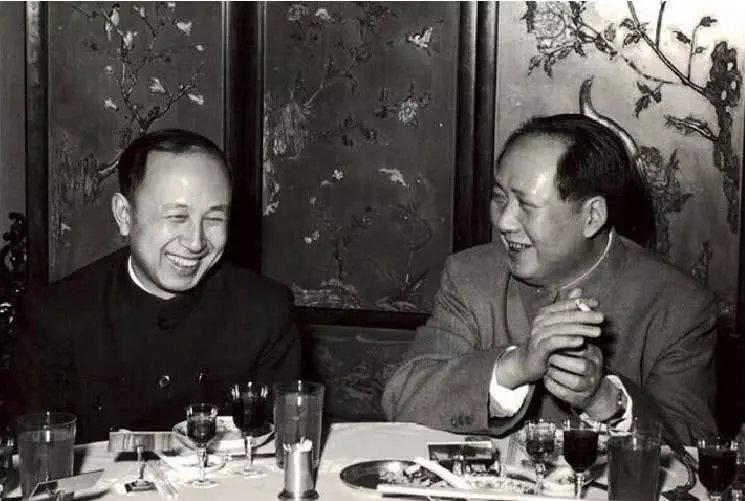 钱学森回到祖国,毛主席问他一问题,他的回答,让