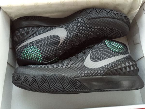 新到Nike Kyrie 1 欧文1篮球鞋,感觉还可以,求大