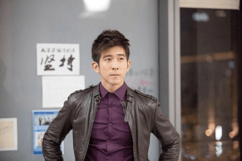 修杰楷爆料咘咘爱像个小大人教育Bo妞，而她用咬对姐姐表达爱意！