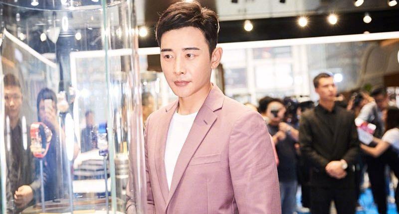 他长相酷似罗晋,因演《天国的阶梯》成名,如今