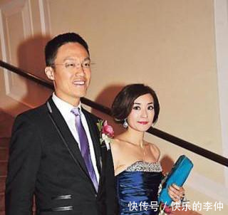 吴佩慈升级成豪门阔太,朋友圈也跟着升级,脱离