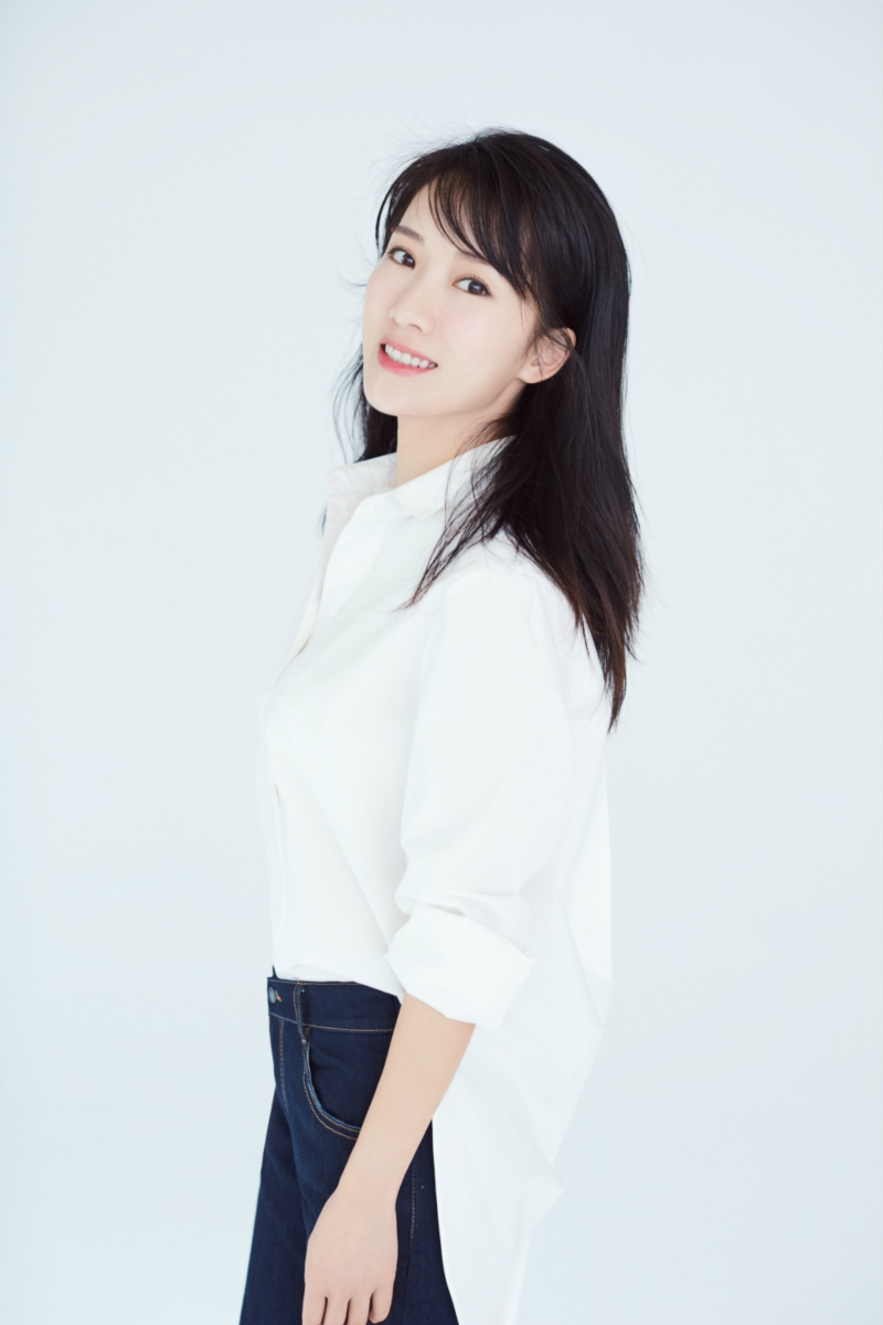 隔空纪念日!李念剧组晒蛋糕感恩结婚八周年 一打剧本亮了