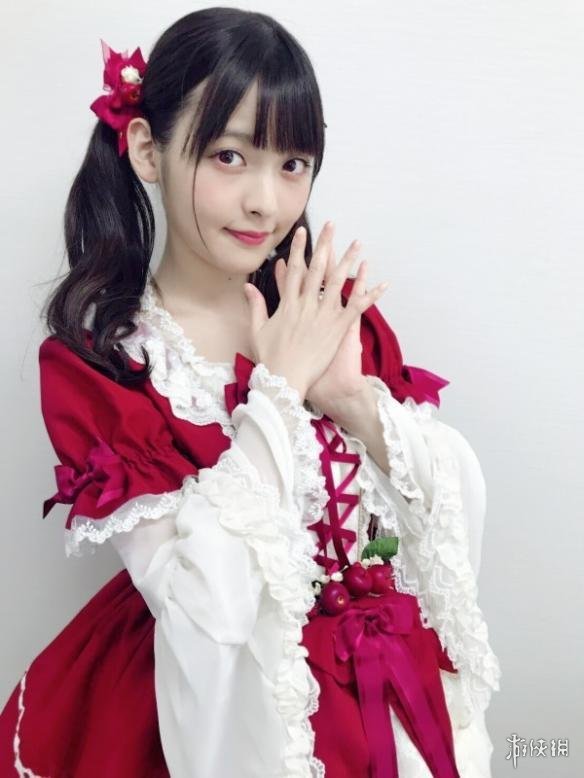 上坂堇放美照庆祝"双马尾日"嘟嘴卖萌好可爱啊!