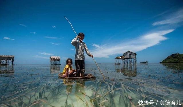 东南亚有个海上民族,才五岁就会潜海捕鱼,他们