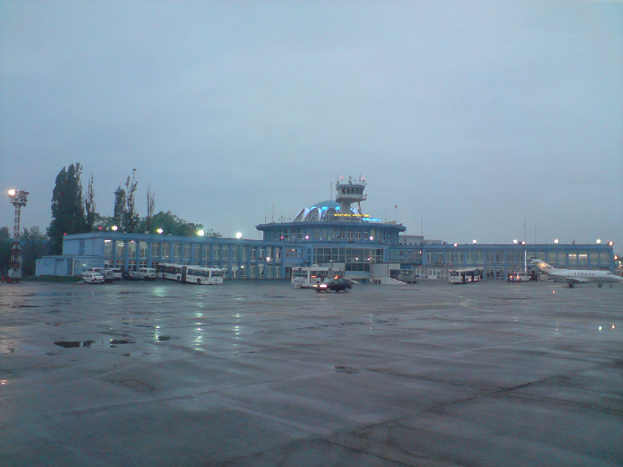 布加勒斯特伯尼亚萨国际机场