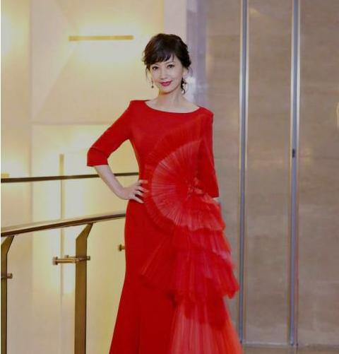 60岁小青陈美琪瘦成纸片人 网友:和赵雅芝差