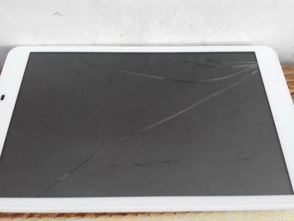 平板电脑屏幕压了几条裂痕,屏幕显示正常,就是