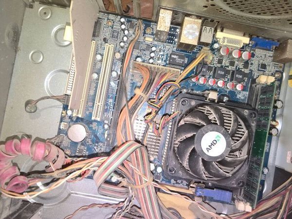 主机电源线的power sw线掉出来了,往哪里接啊