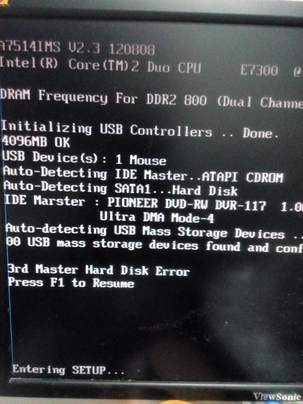 电脑开机进不了系统,高手帮忙看看。什么毛病