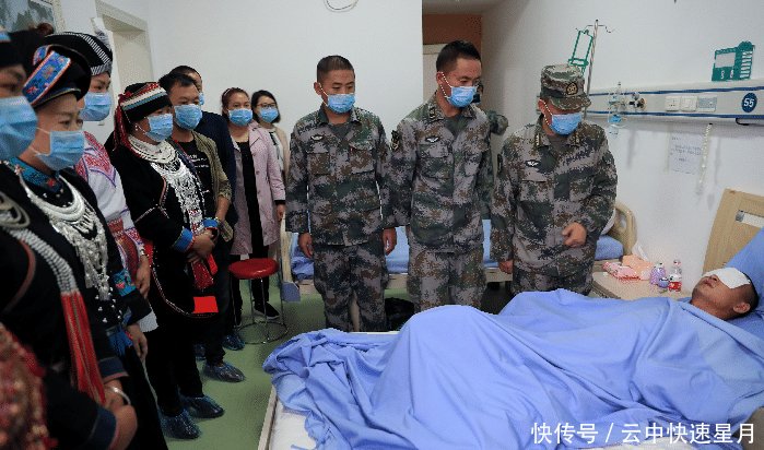 扫雷英雄杜富国获一等功, 断臂敬礼!