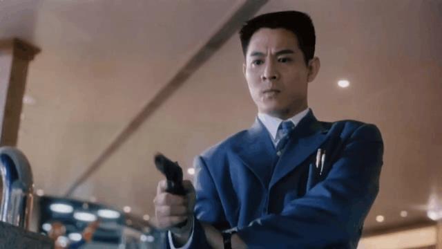 娱乐圈拿枪最帅的三个人,最佩服的还不是周润发!