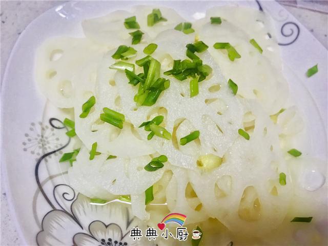 夏天做上这道水晶藕片，口味鲜香，专治酷暑没食欲