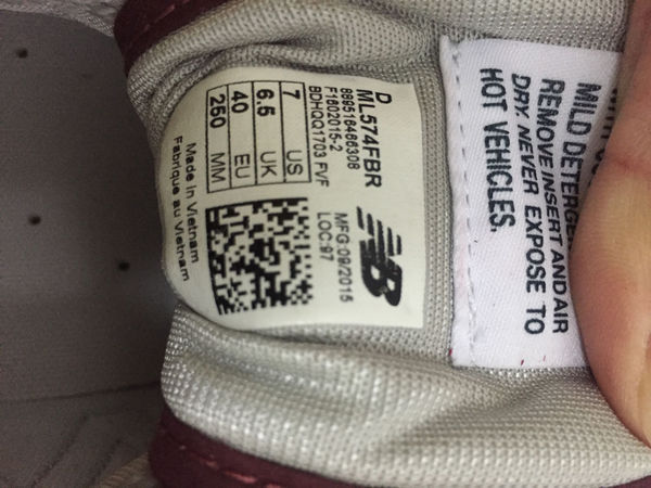 过年了,今天在京东一家说是授权店买了双新百