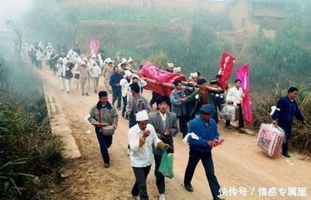 公公急病去世,婆婆叫来一家人分债务,她分得让我很无语!