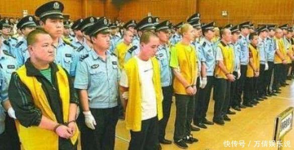 为给弟弟报仇,他杀光所有仇人,轰动全国,被拍成