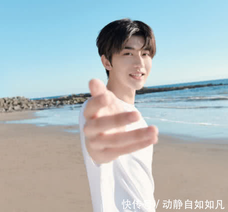 蔡徐坤成北京卫视春晚代言人,罕见晒自拍,网友