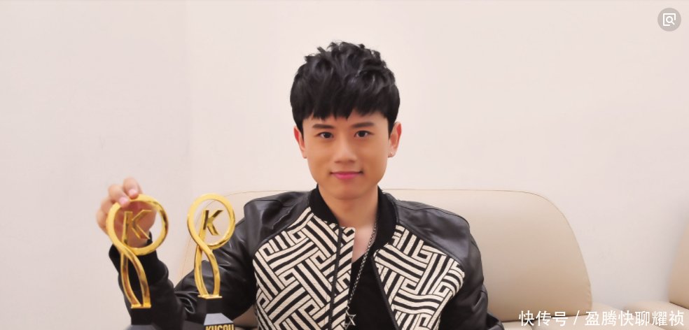 又一位00后艺人火了,与经纪公司翻脸,私自承接