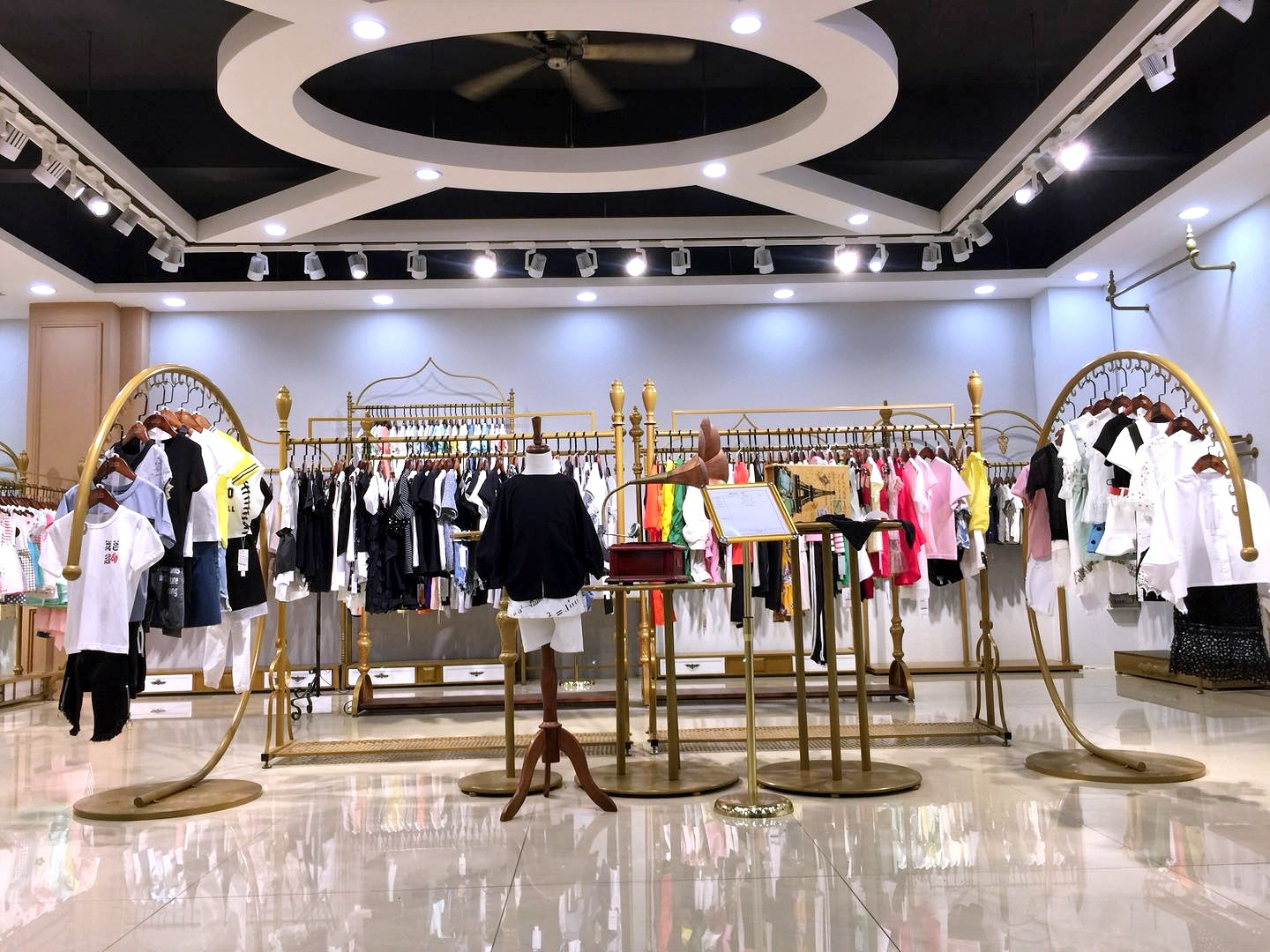 整个服装行业不景气!品牌折扣童装的出路在哪