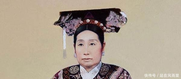 慈禧死后, 众人打扫卧室发现一密室, 打开后感慨