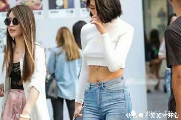 出门忘穿内衣_美女只穿内衣(2)