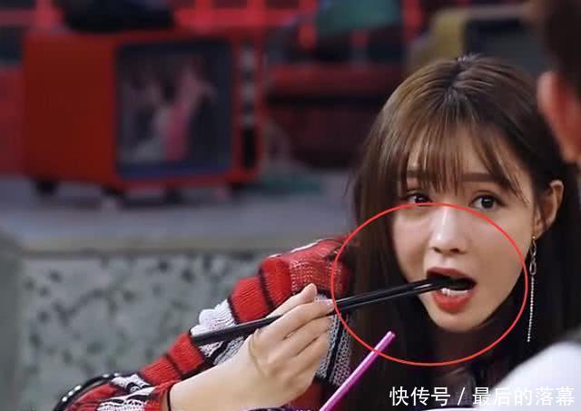 明星涂口红吃东西, 郑恺魔性, 朱一龙用牙齿咬,