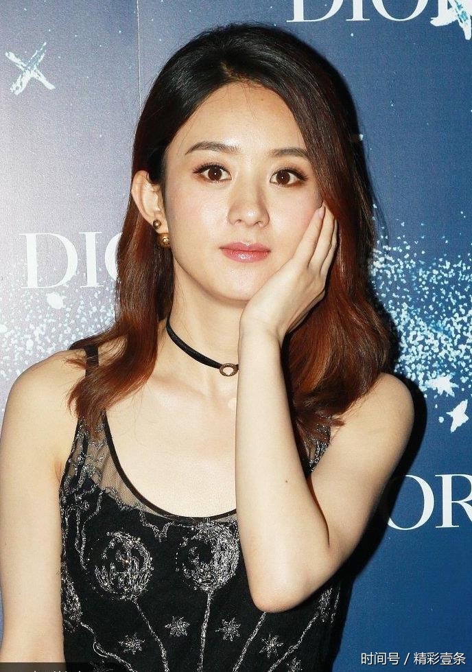 赵丽颖透视礼服亮相,薄纱性感美腿隐现 表情萌萌哒