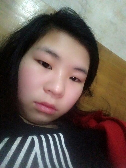 家里特别有钱的亲戚给我相亲,给了我她的练习