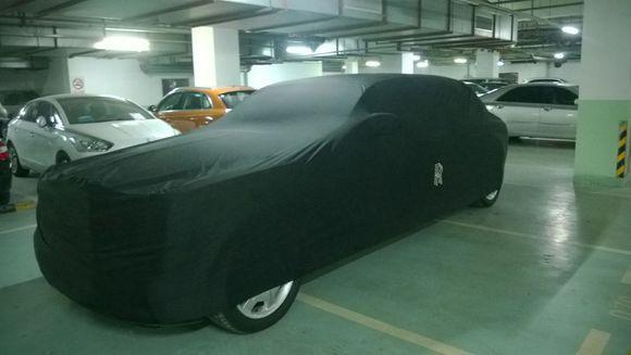 兰博基尼横停占4车位引公愤 有钱任性车主称楼都是我的