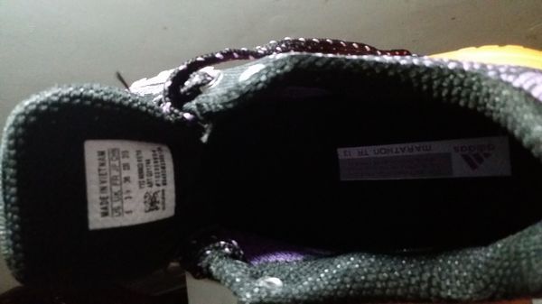 求鉴定阿迪达斯鞋,花549元在武汉光谷步行街阿