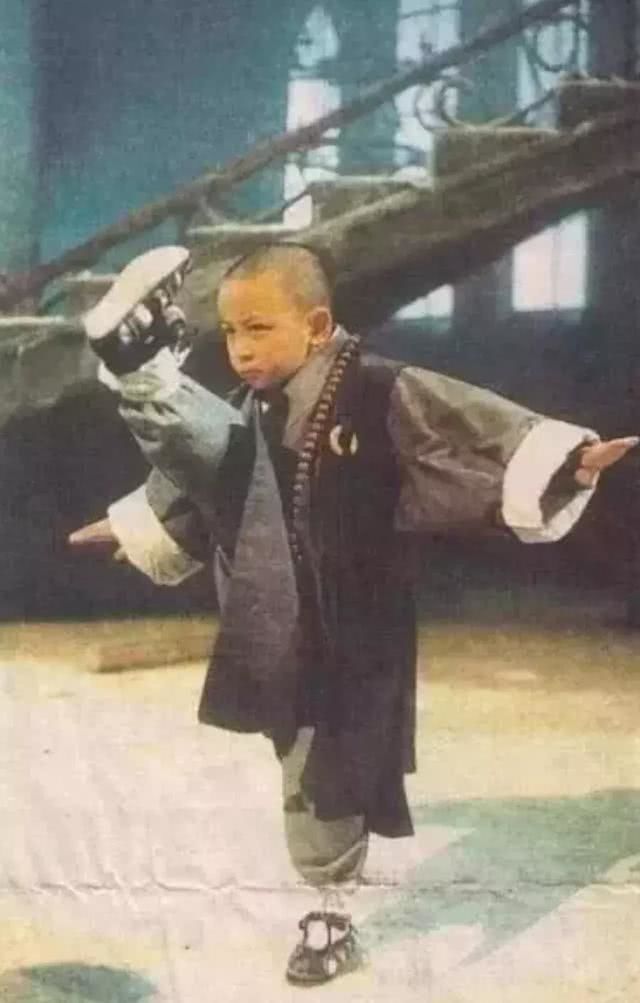 释小龙参加带娃综艺,当年被网友吐槽长残,如今