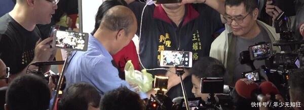 韩国瑜、朱学恒合体发鸡排!陈其迈婉拒到场一