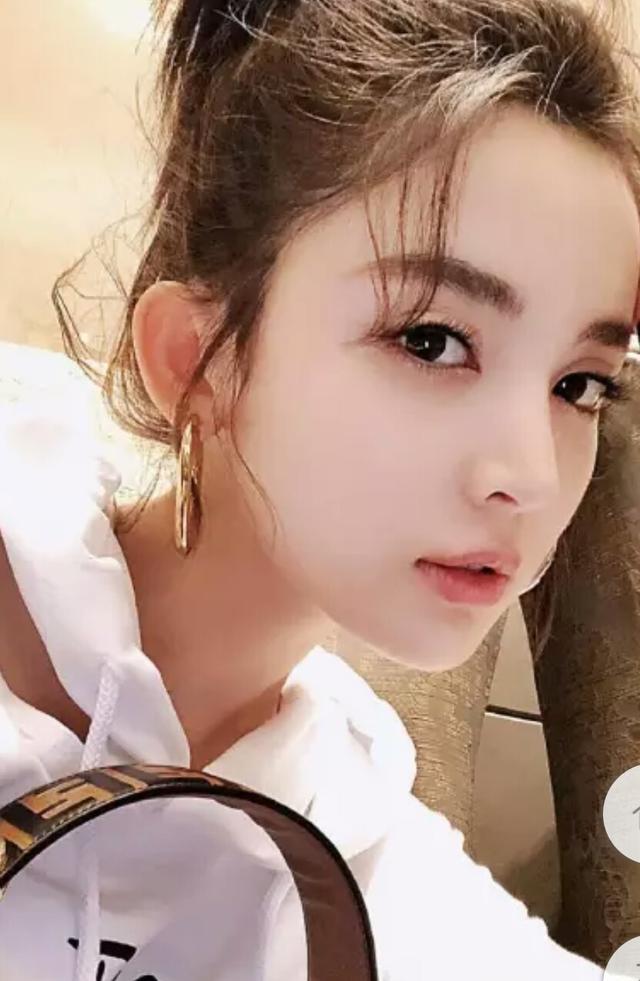 娜扎新剧搭档陈伟霆造型冷艳霸气，网友：终于摆脱傻白甜人设了！