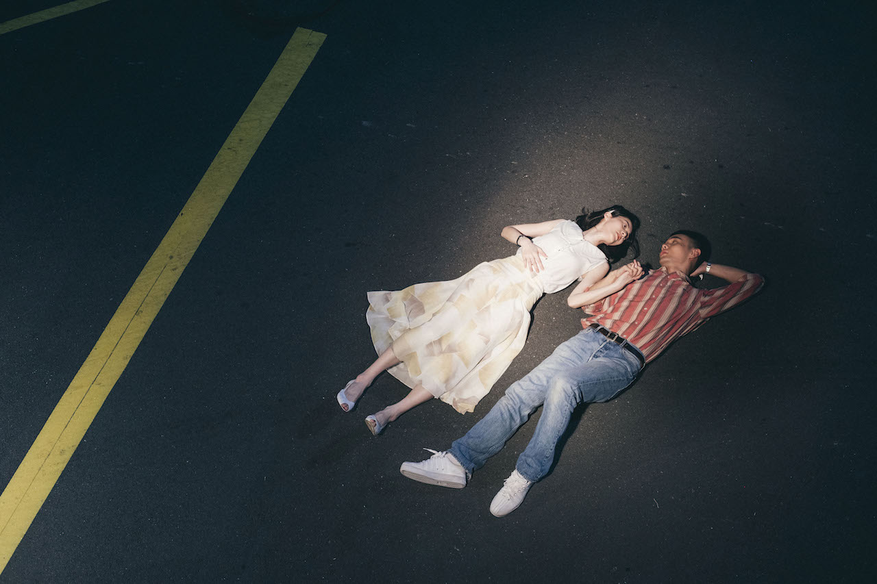 李荣浩推《王牌冤家》MV以80年代为蓝本质感影像充满梦幻复古氛围