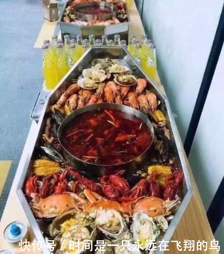 刘强东为何能受京东上万员工爱戴?看一看京东