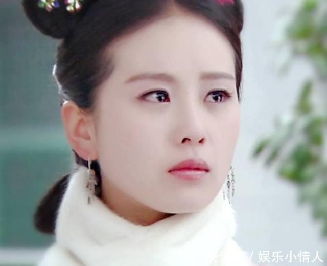 刘诗诗亮相时装周 一头短发清爽十足 笑容甜美