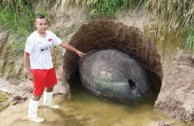 农村小伙郊外钓鱼，发现一巨型“生物”，开始还以为是超级乌龟