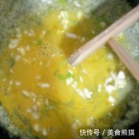 想吃煎饼果子不用出去买了，配方与做法都告诉你，学会可以摆摊了