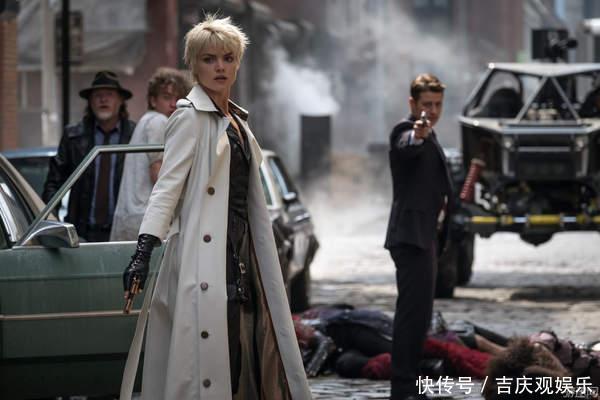 《哥谭》第五季新剧照 戈登街头对峙、毒藤女